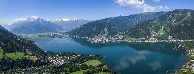     Zell am See is the charming village on the bluer-than-blue Lake Zell 